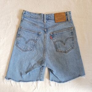 Levis ribcage cut off  bermuda shorts* blue*sz24